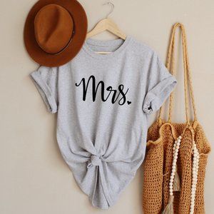 Mrs. Newlywed Graphic t-shirt trendy fashion NEW